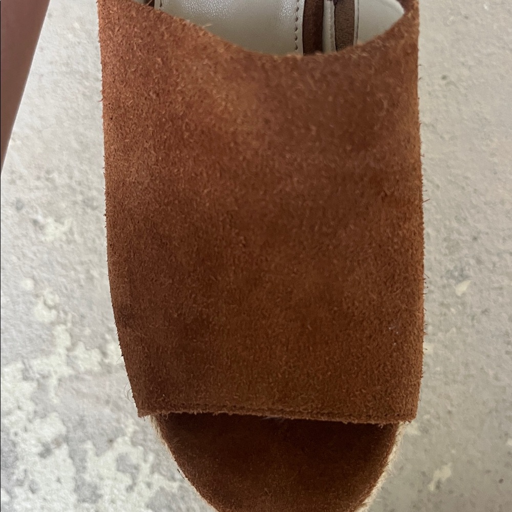 Worn once Marc Fisher brown and Cream sandals - Picture 8 of 16